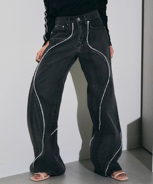 ELLEgirl（エルガール）の「デザイン切り替えデニムワイドパンツ【ELLEgirl/エル ガール】（デニムパンツ・レディース・ブルー/ブラック・S/M）」の2枚目の写真