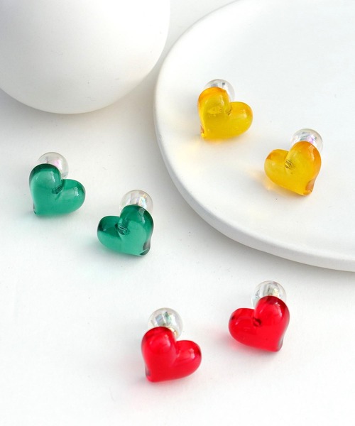 Three Four Time（ｽﾘｰﾌｫｰﾀｲﾑ）の「クリアハート×オーロラキャッチピアス（ピアス（両耳用）・レディース・イエロー/グリーン/レッド・FREE）」の5枚目の写真