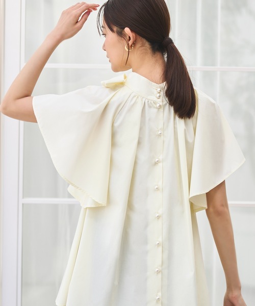 RUIRUE BOUTIQUE(ルイルエブティック)の「マルチway 洗える |ワイドハイネック・ボウタイブラウス | 半袖 フレアスリーブ ハイネック トップス 体型カバー オフィスカジュアル 通勤服 華やか 羽織り ブラウス(シャツ/ブラウス・レディース・ブラック/ライトブルー/ペールイエロー・S/M/L/LL/3L)」の8枚目の写真
