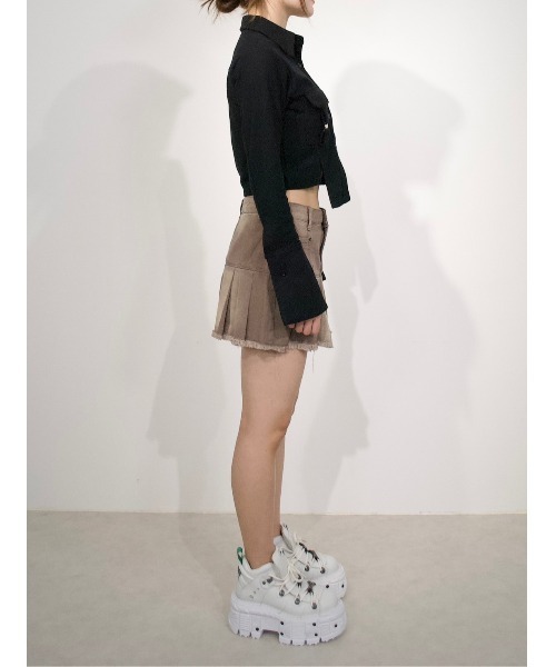 XU(エックスユー)の「ストリートファッション XU エックスユー slit cropped shirt スリット クロップドシャツ コットンシャツ ポケットシャツ 長袖シャツ 長袖トップス 羽織り 韓国ファッション Y2Kファッション(シャツ/ブラウス・レディース・ホワイト/ブラック・ONE SIZE)」の5枚目の写真