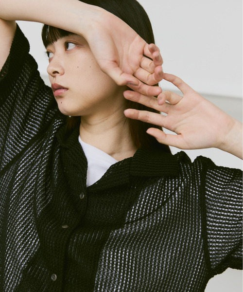 flaner（フラネ）の「Loose open collar mesh shirt / ルーズオープンカラーメッシュシャツ（シャツ/ブラウス・レディース・アイボリー/ブラック・MEDIUM/LARGE）」の14枚目の写真