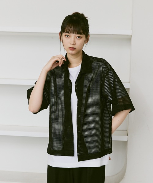 flaner（フラネ）の「Loose open collar mesh shirt / ルーズオープンカラーメッシュシャツ（シャツ/ブラウス・レディース・アイボリー/ブラック・MEDIUM/LARGE）」の3枚目の写真