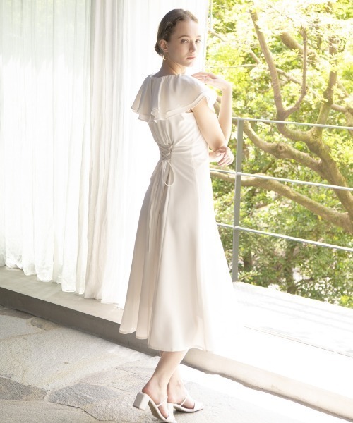 AND COUTURE（アンドクチュール）の「ラッフルフリルノースリ