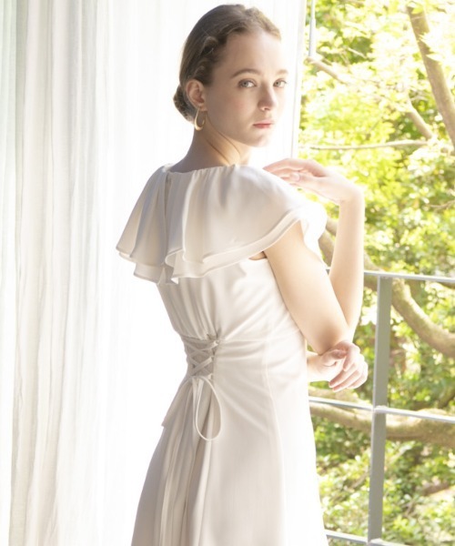 AND COUTURE（アンドクチュール）の「ラッフルフリルノースリ