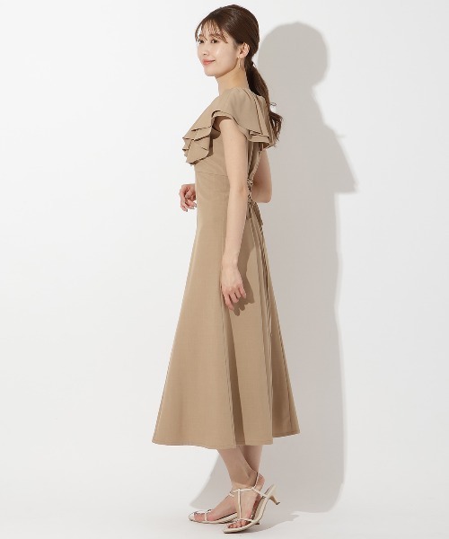 AND COUTURE（アンドクチュール）の「ラッフルフリルノースリ