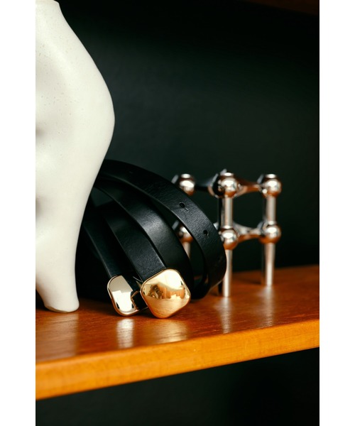 RIM.ARK（リムアーク）の「Simply leather belt シンプルレザーベルト（ベルト・レディース・シルバー/ゴールド・FREE）」の2枚目の写真