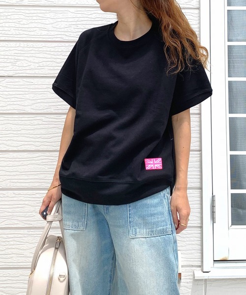 Q(キュー)の「ワッペン付き半袖スウェット(スウェット・レディース・ブラック/グリーン/ベージュ・MEDIUM)」の2枚目の写真