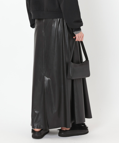 【新品・未使用】AP STUDIO アパルトモン レザー スカート AP STUDIO（エーピーストゥディオ）の「フェイクレザースカート