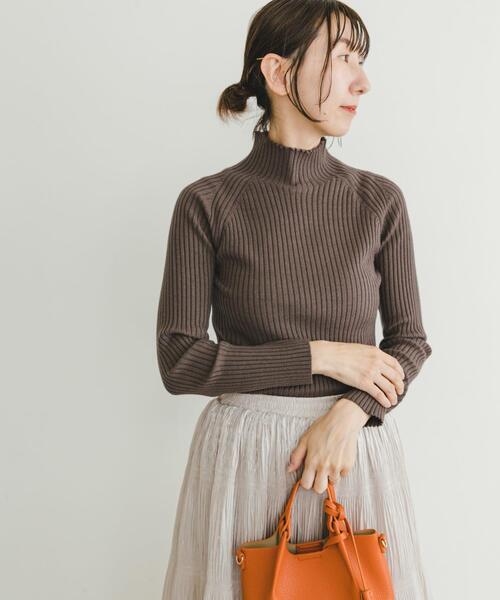 ITEMS URBANRESEARCH（アイテムズ アーバンリサーチ）の「モチモチハイネックリブニット（ニット/セーター・レディース・ブルー/チャコールグレー/ブラック/アイボリー/レッド/ピンク・FREE）」の3枚目の写真