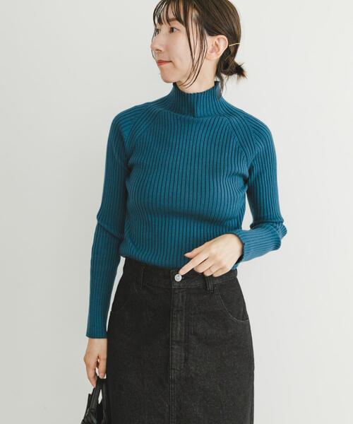 ITEMS URBANRESEARCH（アイテムズ アーバンリサーチ）の「モチモチハイネックリブニット（ニット/セーター・レディース・ブルー/チャコールグレー/ブラック/アイボリー/レッド/ピンク・FREE）」の4枚目の写真