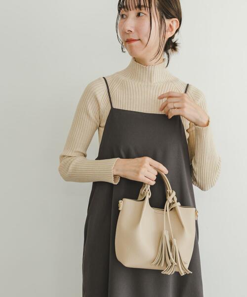 ITEMS URBANRESEARCH（アイテムズ アーバンリサーチ）の「モチモチハイネックリブニット（ニット/セーター・レディース・ブルー/チャコールグレー/ブラック/アイボリー/レッド/ピンク・FREE）」の2枚目の写真