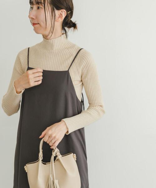 ITEMS URBANRESEARCH（アイテムズ アーバンリサーチ）の「モチモチハイネックリブニット（ニット/セーター・レディース・ブルー/チャコールグレー/ブラック/アイボリー/レッド/ピンク・FREE）」の8枚目の写真