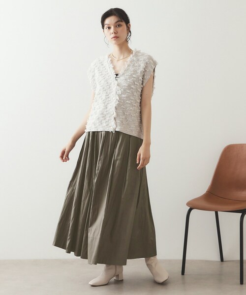OPAQUE.CLIP(オペークドットクリップ)の「◆レザーライク イージーギャザースカート【洗濯機洗い可】(スカート・レディース・ダークオリーブ/ブラック・36/38)」の4枚目の写真