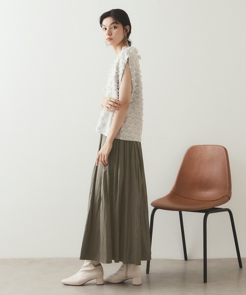 OPAQUE.CLIP(オペークドットクリップ)の「◆レザーライク イージーギャザースカート【洗濯機洗い可】(スカート・レディース・ダークオリーブ/ブラック・36/38)」の5枚目の写真