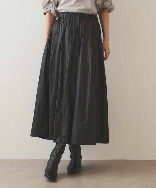 OPAQUE.CLIP(オペークドットクリップ)の「◆レザーライク イージーギャザースカート【洗濯機洗い可】(スカート・レディース・ダークオリーブ/ブラック・36/38)」の11枚目の写真