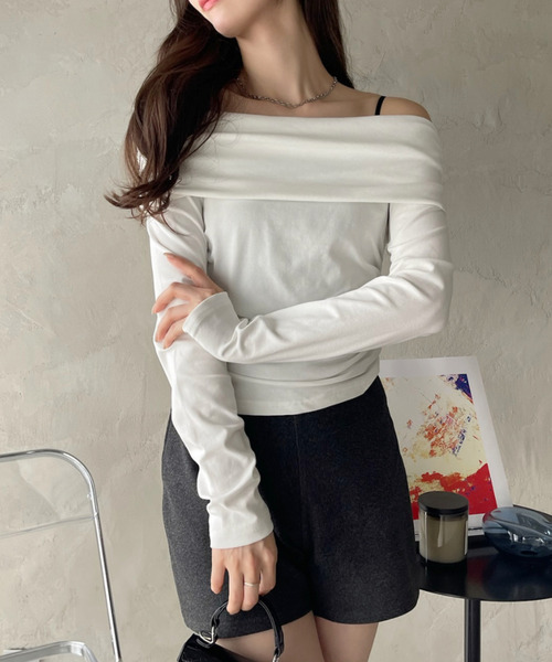 Ada.(エイダ)の「ドレープデザイン オフショル カットソー(Tシャツ/カットソー・レディース・ブラック/ホワイト/グレー・FREE)」の10枚目の写真