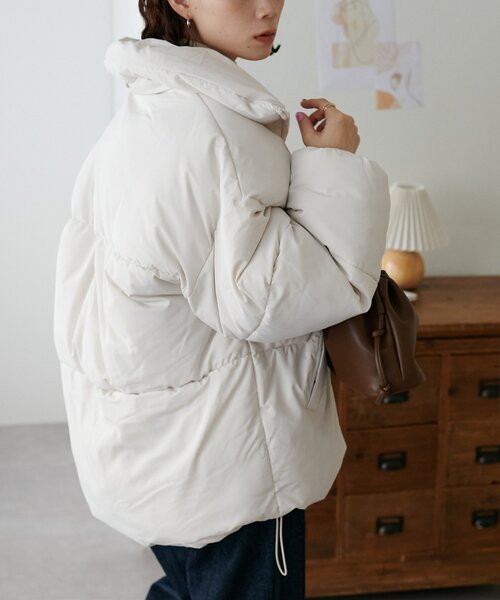 DISCOAT(ディスコート)の「【WEB限定】スタンドカラーダウンコート(ダウンジャケット/コート・レディース・ブラック/ベージュ/アイボリー・FREE)」の11枚目の写真