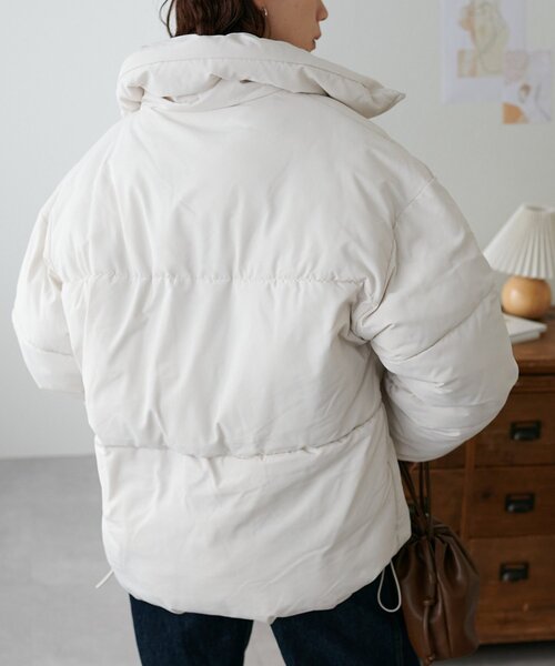 DISCOAT(ディスコート)の「【WEB限定】スタンドカラーダウンコート(ダウンジャケット/コート・レディース・ブラック/ベージュ/アイボリー・FREE)」の12枚目の写真