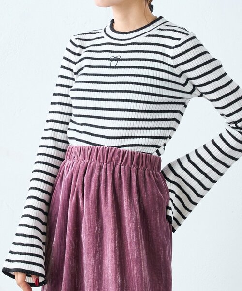 w closet(ダブルクローゼット)の「リボン刺繍リブニット(ニット/セーター・レディース・ブルー/オフホワイト/ブラック/ホワイト系その他・FREE)」の2枚目の写真