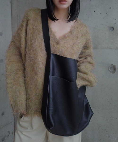 y/m by RIKA（イムバイリカ）の「フェイクレザーショルダーBAG（ショルダーバッグ・レディース・ブラック・FREE）」の2枚目の写真