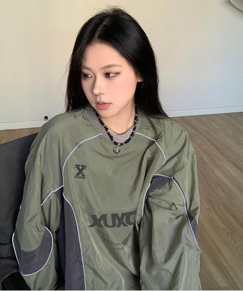 lilful（リルフル）の「ナイロンゲームプルオーバーシャツ（スウェット・レディース・カーキ/グレー・F）」の2枚目の写真