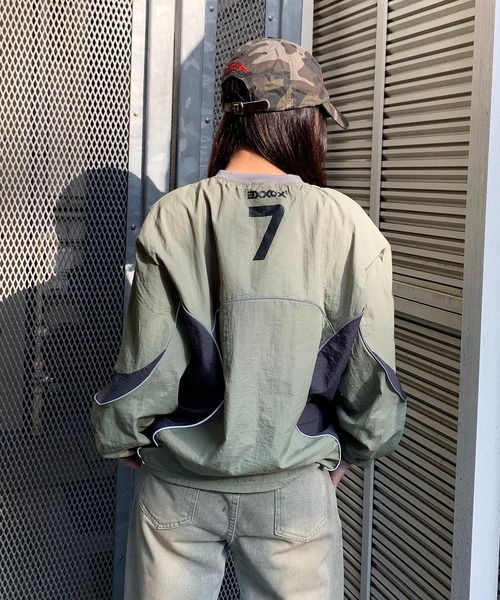 lilful（リルフル）の「ナイロンゲームプルオーバーシャツ（スウェット・レディース・カーキ/グレー・F）」の16枚目の写真