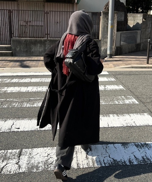 Chikashitsu +（チカシツプラス）の「【Chikashitsu +】long muffler / 【チカシツプラス】ロングマフラー（マフラー・メンズ・ダークグレー/ブラウン/ブラック/ライトグレー・ONE SIZE）」の3枚目の写真