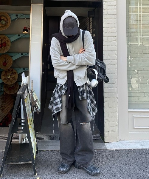 Chikashitsu +（チカシツプラス）の「【Chikashitsu +】long muffler / 【チカシツプラス】ロングマフラー（マフラー・メンズ・ダークグレー/ブラウン/ブラック/ライトグレー・ONE SIZE）」の22枚目の写真