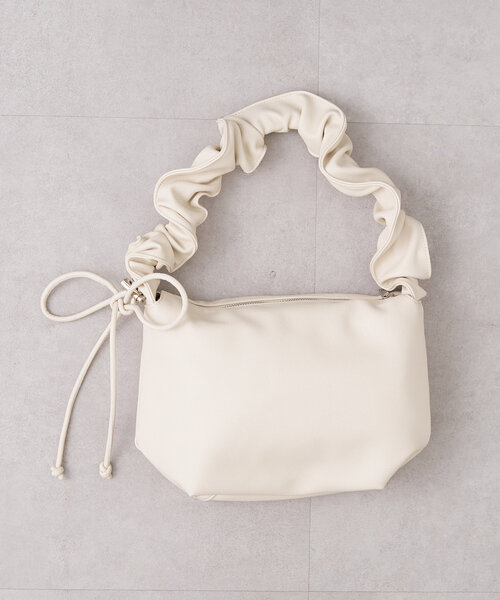 BIRTHDAY BAR（バースデイバー）の「フェイクレザーショルダー シャーリングミニバッグ（トートバッグ・レディース・アイボリー/ブルー/ブラック/ベージュ・0）」の7枚目の写真