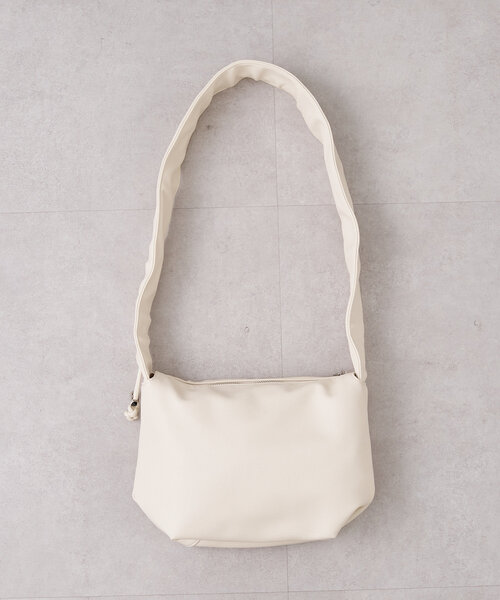 BIRTHDAY BAR（バースデイバー）の「フェイクレザーショルダー シャーリングミニバッグ（トートバッグ・レディース・アイボリー/ブルー/ブラック/ベージュ・0）」の8枚目の写真