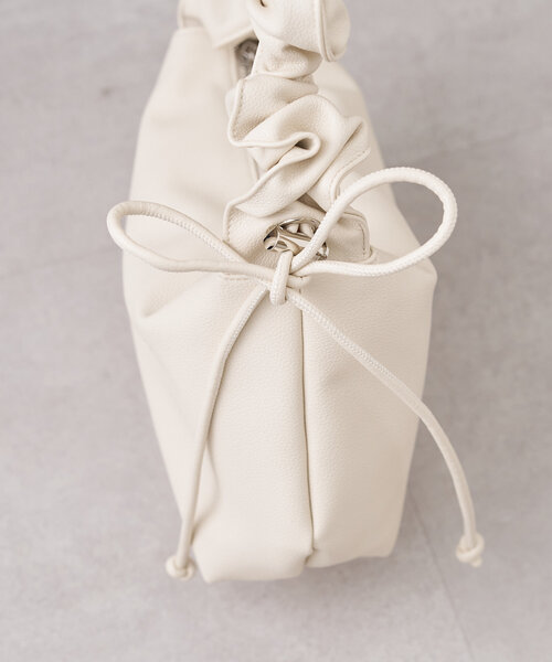 BIRTHDAY BAR（バースデイバー）の「フェイクレザーショルダー シャーリングミニバッグ（トートバッグ・レディース・アイボリー/ブルー/ブラック/ベージュ・0）」の10枚目の写真