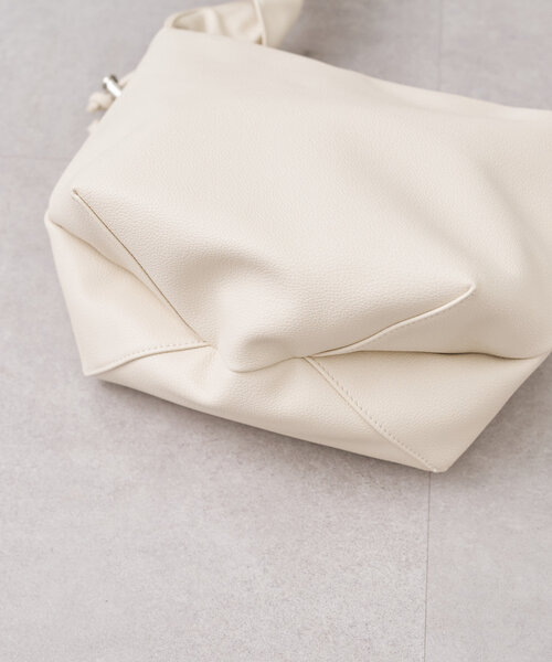 BIRTHDAY BAR（バースデイバー）の「フェイクレザーショルダー シャーリングミニバッグ（トートバッグ・レディース・アイボリー/ブルー/ブラック/ベージュ・0）」の11枚目の写真