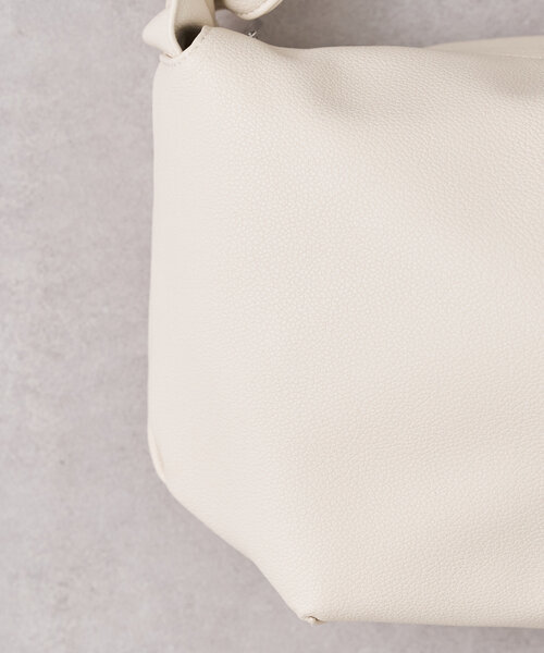 BIRTHDAY BAR（バースデイバー）の「フェイクレザーショルダー シャーリングミニバッグ（トートバッグ・レディース・アイボリー/ブルー/ブラック/ベージュ・0）」の12枚目の写真