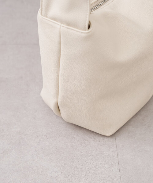 BIRTHDAY BAR（バースデイバー）の「フェイクレザーショルダー シャーリングミニバッグ（トートバッグ・レディース・アイボリー/ブルー/ブラック/ベージュ・0）」の13枚目の写真