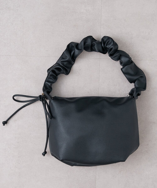 BIRTHDAY BAR（バースデイバー）の「フェイクレザーショルダー シャーリングミニバッグ（トートバッグ・レディース・アイボリー/ブルー/ブラック/ベージュ・0）」の20枚目の写真