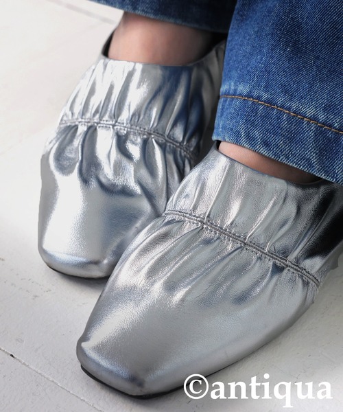antiqua(アンティカ)の「ギャザーデザインパンプス(パンプス・レディース・ブラック/シルバー・LL/S/M/L)」の1枚目の写真