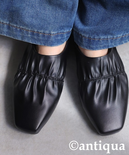 antiqua(アンティカ)の「ギャザーデザインパンプス(パンプス・レディース・ブラック/シルバー・LL/S/M/L)」の2枚目の写真