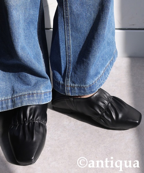 antiqua(アンティカ)の「ギャザーデザインパンプス(パンプス・レディース・ブラック/シルバー・LL/S/M/L)」の4枚目の写真