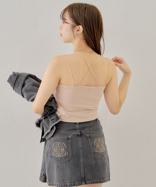 Chico（チコ）の「【2サイズ展開】バッククロスパット付き短丈キャミ（キャミソール・レディース・アイボリー/ブラック/ピンクベージュ/シルバー・SMALL/MEDIUM/LARGE）」の8枚目の写真