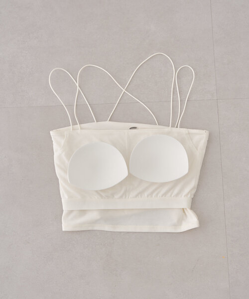 Chico（チコ）の「【2サイズ展開】バッククロスパット付き短丈キャミ（キャミソール・レディース・アイボリー/ブラック/ピンクベージュ/シルバー・SMALL/MEDIUM/LARGE）」の13枚目の写真