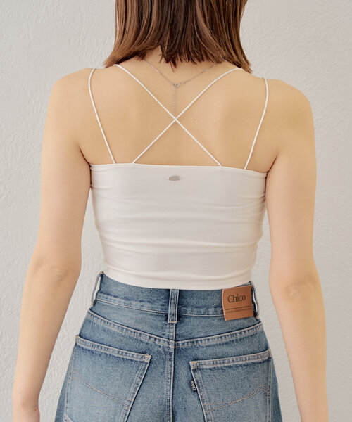 Chico（チコ）の「【2サイズ展開】バッククロスパット付き短丈キャミ（キャミソール・レディース・アイボリー/ブラック/ピンクベージュ/シルバー・SMALL/MEDIUM/LARGE）」の16枚目の写真