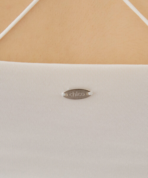 Chico（チコ）の「【2サイズ展開】バッククロスパット付き短丈キャミ（キャミソール・レディース・アイボリー/ブラック/ピンクベージュ/シルバー・SMALL/MEDIUM/LARGE）」の17枚目の写真