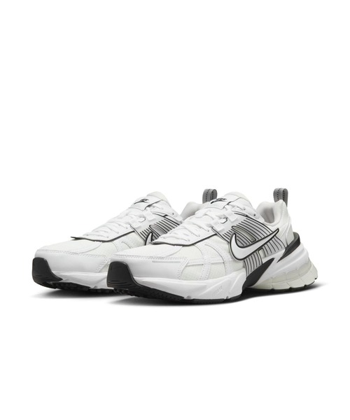 NIKE(ナイキ)の「W V2K RUN HF5342-100(スニーカー・レディース・ホワイト・22.5cm/23.5cm/24.5cm/25.5cm/23.0cm/24.0cm/25.0cm/26.0cm)」の8枚目の写真