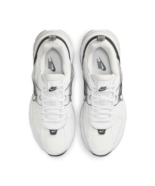 NIKE(ナイキ)の「W V2K RUN HF5342-100(スニーカー・レディース・ホワイト・22.5cm/23.5cm/24.5cm/25.5cm/23.0cm/24.0cm/25.0cm/26.0cm)」の7枚目の写真