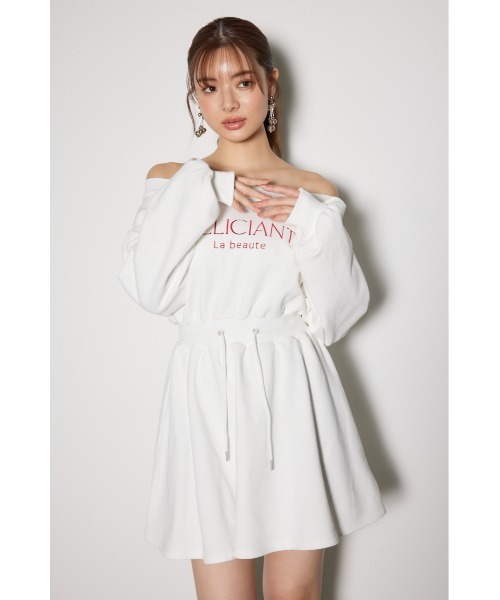 rienda(リエンダ)の「オフショルダースウェットミニフレアワンピース トレーナー 春服(ワンピース・レディース・ブラック/ホワイト/ライトイエロー・FREE)」の4枚目の写真
