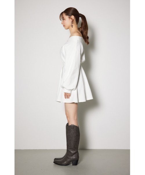 rienda(リエンダ)の「オフショルダースウェットミニフレアワンピース トレーナー 春服(ワンピース・レディース・ブラック/ホワイト/ライトイエロー・FREE)」の8枚目の写真