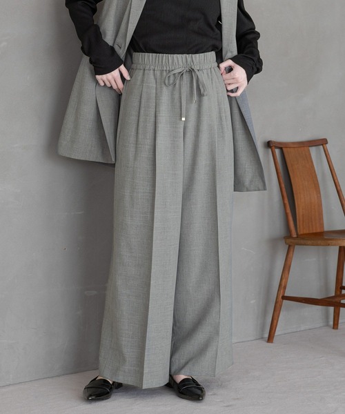 Elura(エルーラ)の「映えラクイージーワイドパンツ<低身長サイズあり>/292397(その他パンツ・レディース・ネイビー/ライトグレー/グレイッシュベージュ・MEDIUM/LARGE/FREE(S))」の2枚目の写真