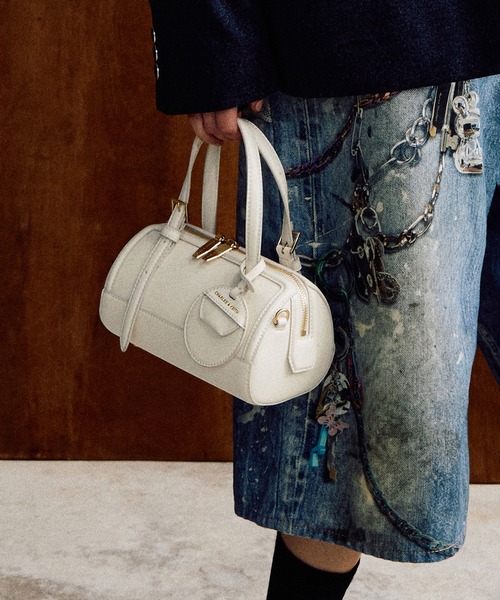 CHARLES & KEITH◆Enola エノラ ボウリングバッグ◆送料込 CHARLES & KEITH◇Enola エノラ ボウリングバッグ◇送料込