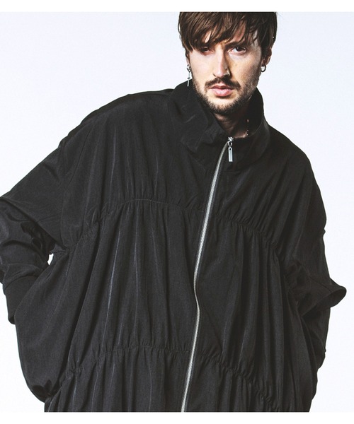 NO ID.(ノーアイディ)の「【NO ID.】Gather Drape Long Track Jacket / ギャザー ドレープ ロング トラック ジャケット(ブルゾン・メンズ・ブラック/グレー・ONE SIZE)」の2枚目の写真