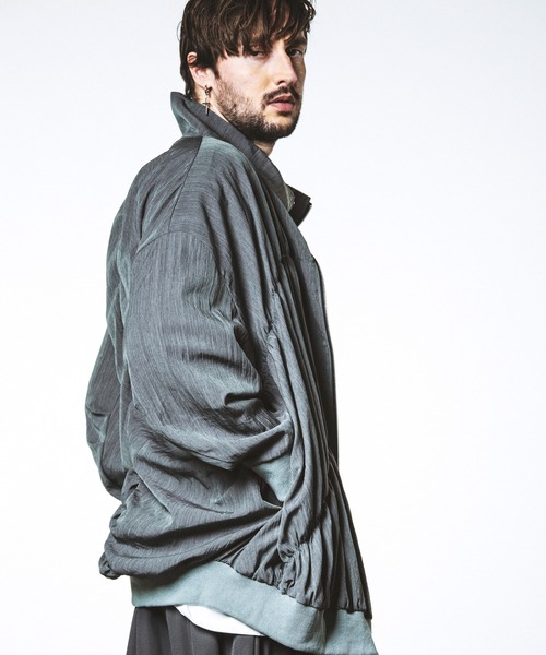 NO ID.(ノーアイディ)の「【NO ID.】Gather Drape Long Track Jacket / ギャザー ドレープ ロング トラック ジャケット(ブルゾン・メンズ・ブラック/グレー・ONE SIZE)」の7枚目の写真